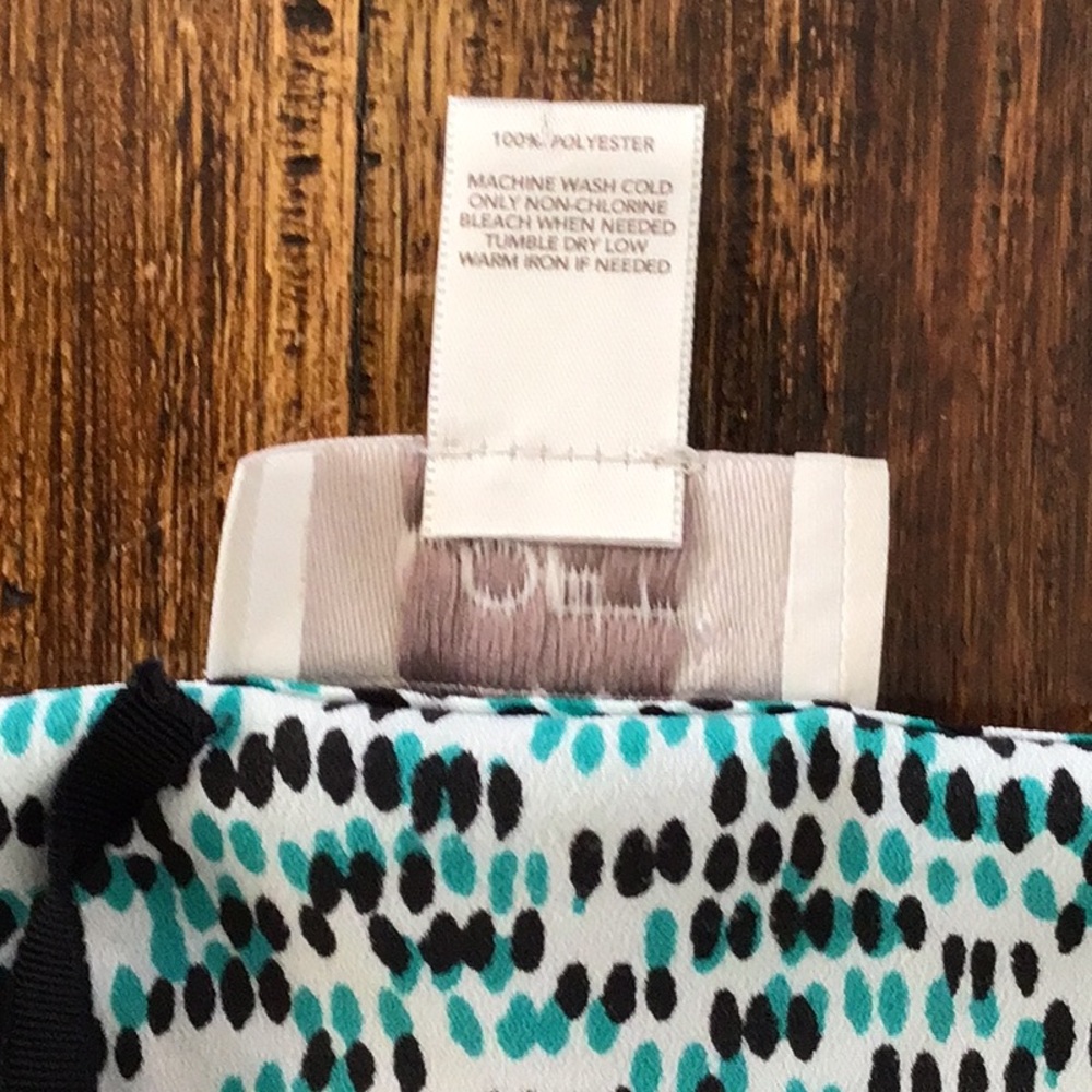 Ann Taylor LOFT dotted sleeveless blouse - Picture 4 of 4